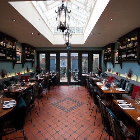 Bed and Breakfast Gilbey'S Bar, Restaurant & Townhouse Windsor Esterno foto