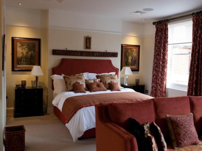 Bed and Breakfast Gilbey'S Bar, Restaurant & Townhouse Windsor Esterno foto