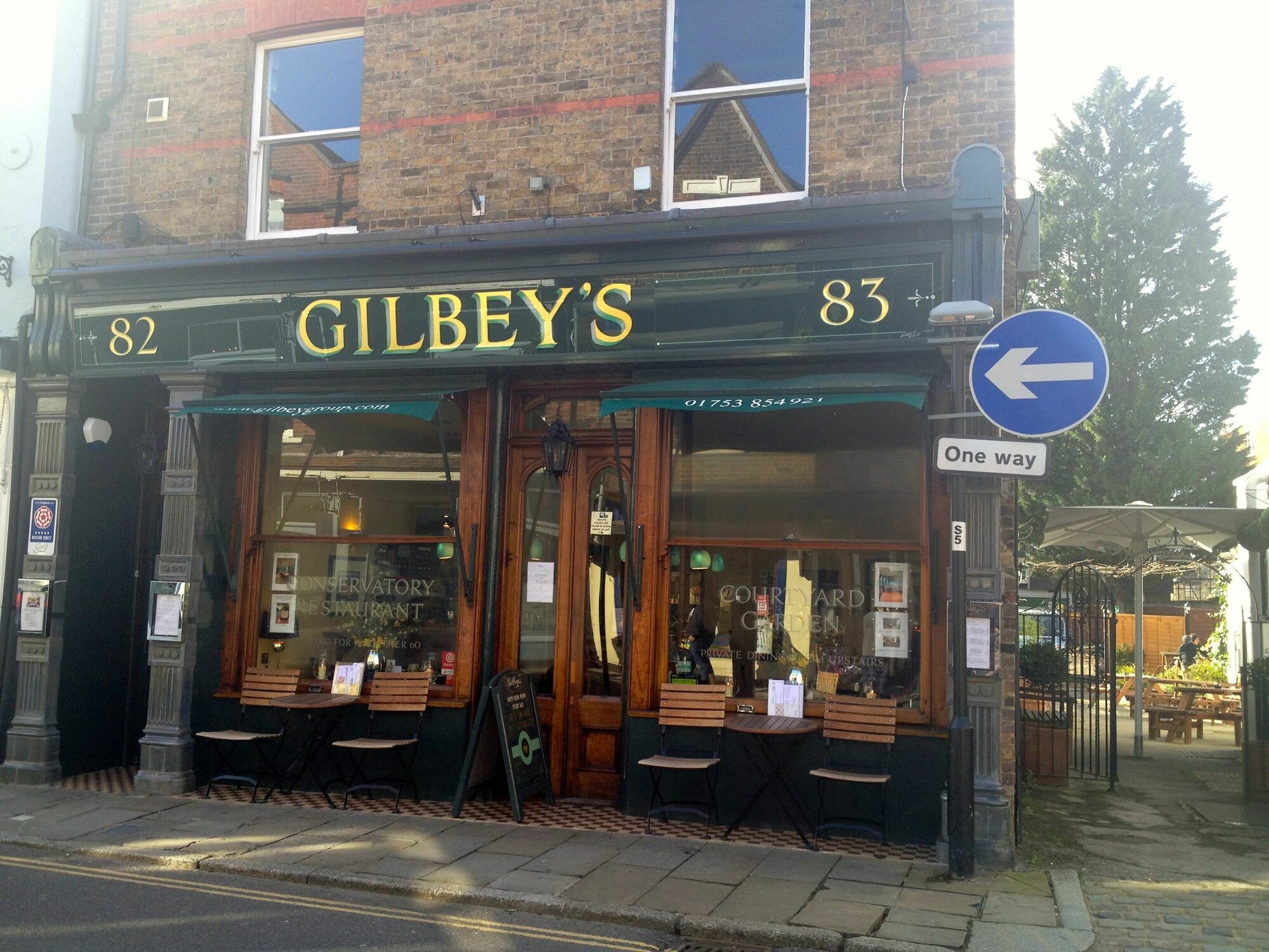 Bed and Breakfast Gilbey'S Bar, Restaurant & Townhouse Windsor Esterno foto